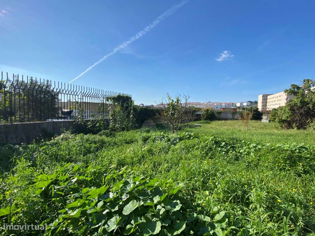 Terreno no Casalinho de Ajuda junto ao Polo Universitário da Ajuda-1