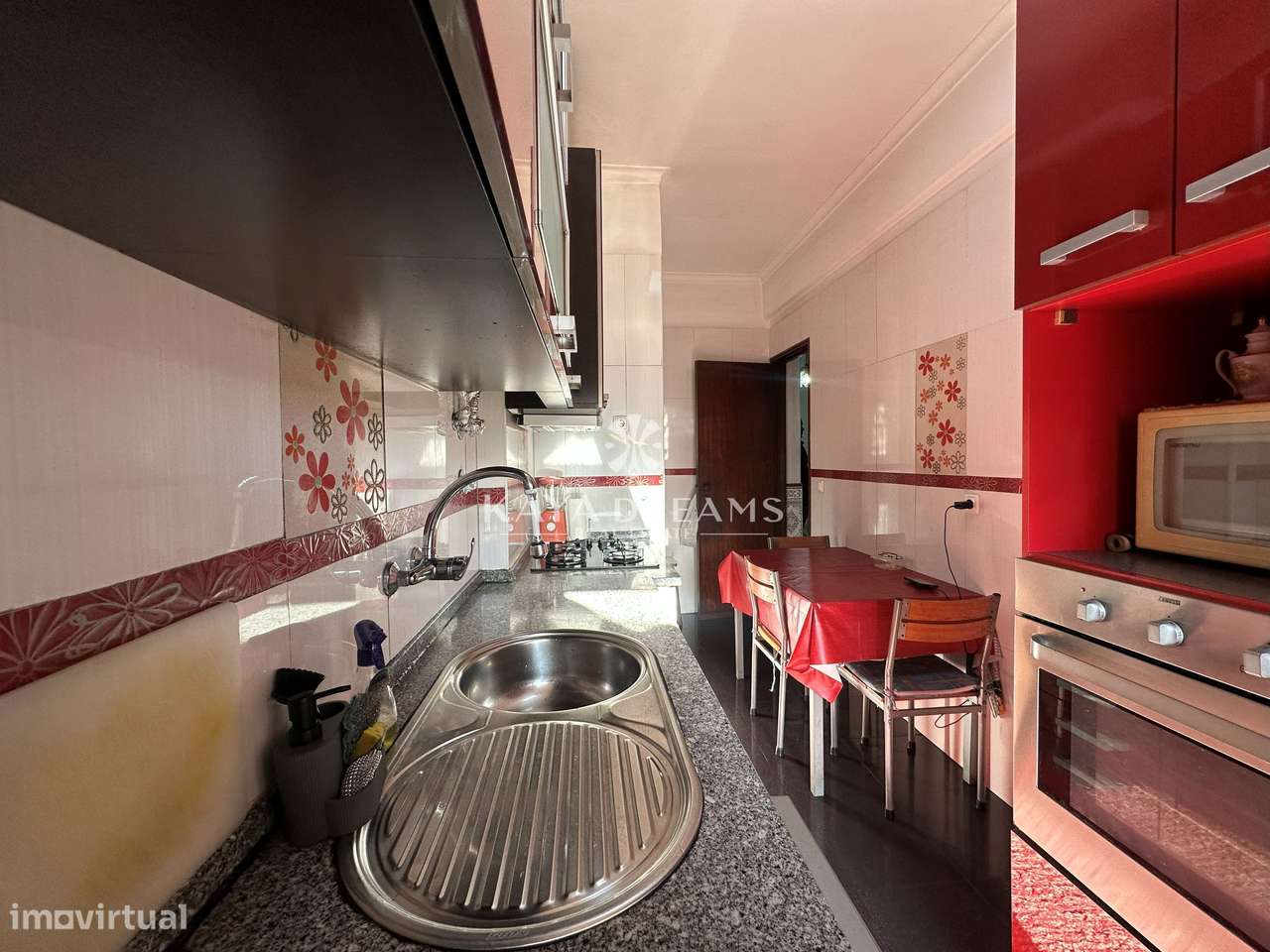 Excelente T3 com arrecadação na Póvoa de Santo Adrião, a 5 minutos... - Grande imagem: 1/16