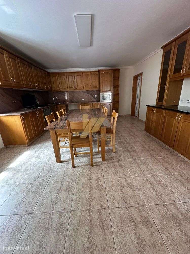 Moradia T3+1 com possibilidade de piscina-8