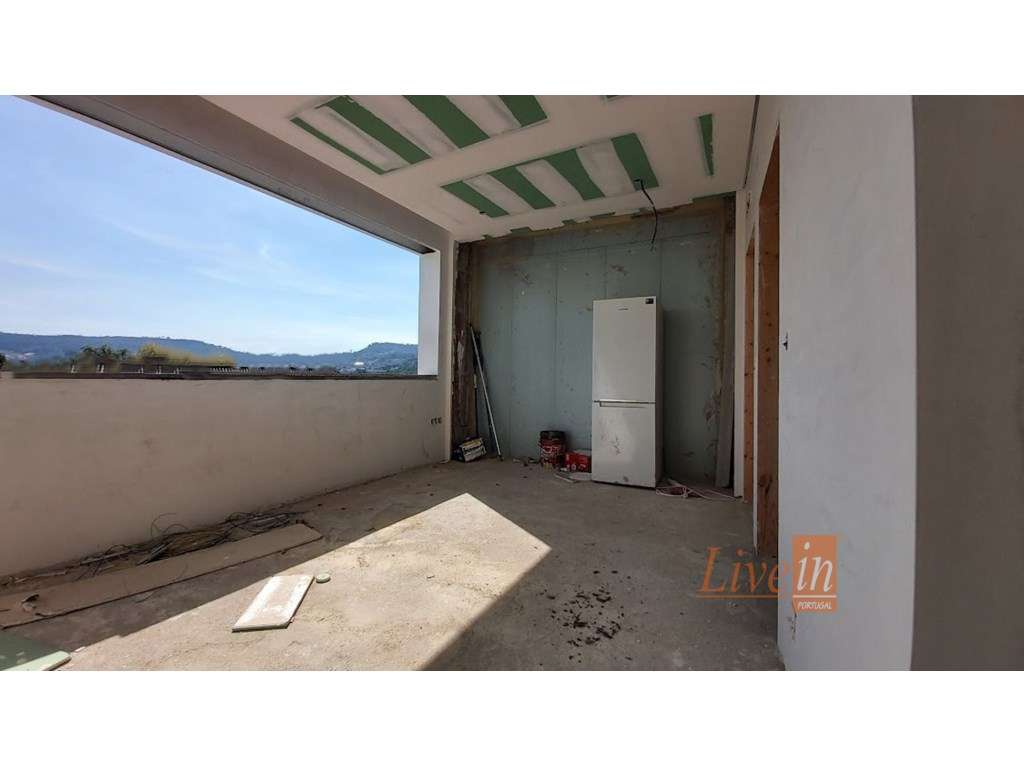 Quinta com Moradia T4 Isolada na Azueira em Mafra-12