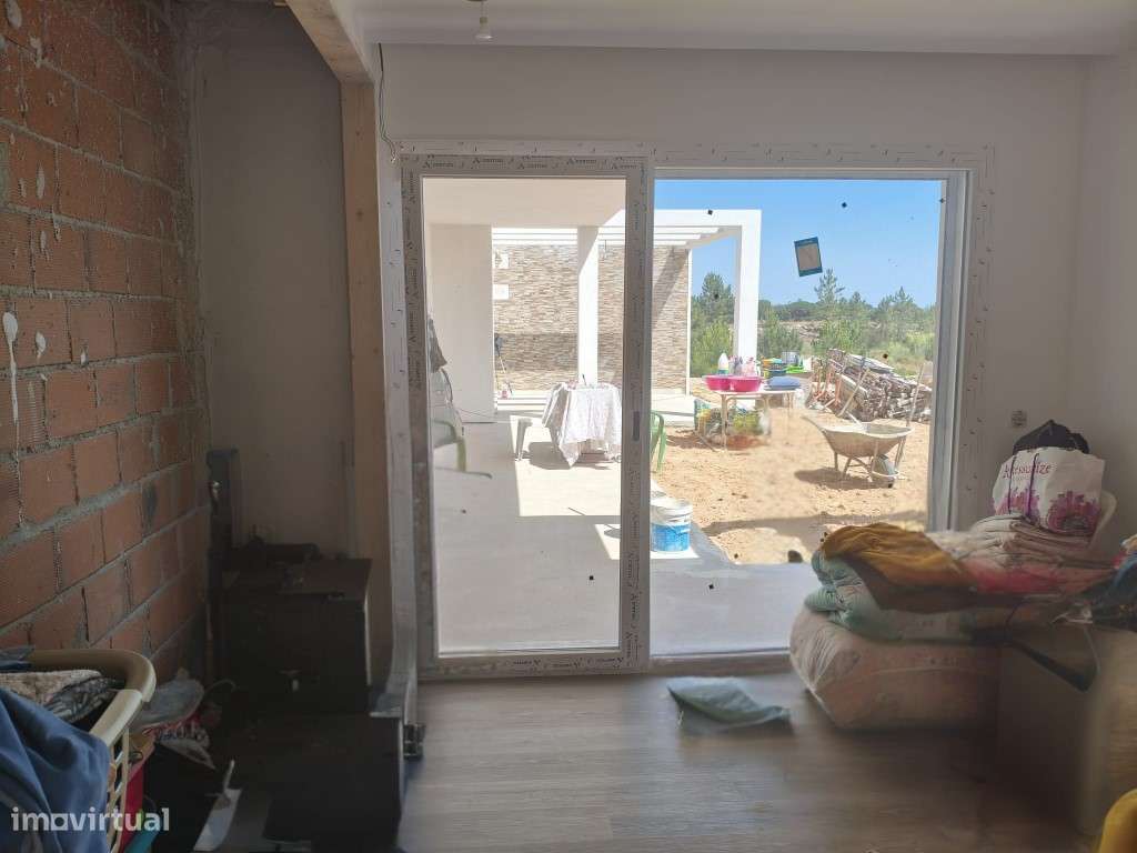 MORADIA T4 TÉRREA A ESTREAR - CASAIS DOS BRITOS - AZAMBUJA-18