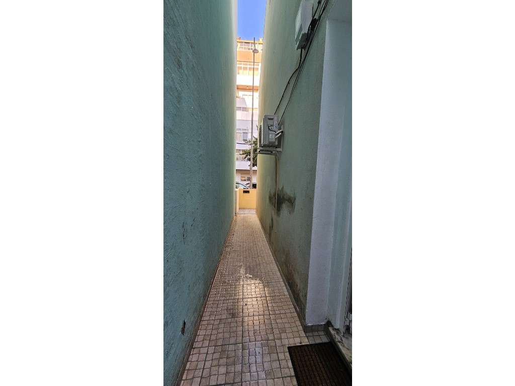 Moradia Remodelada com 4 Assoalhadas, Cacém, Sintra, Lisboa-20