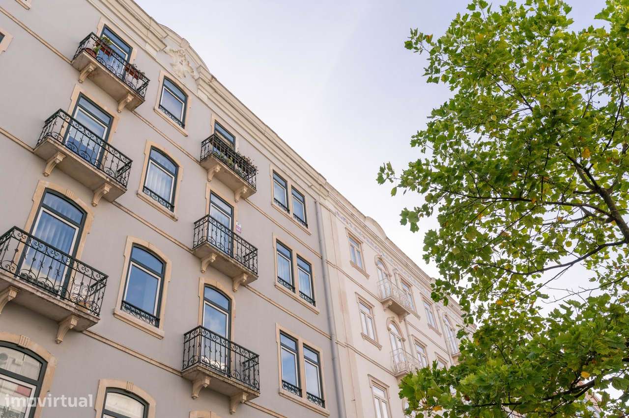 Apartamento T2 com 4 terraços e garagem nas Avenidas Novas, Lisboa-51