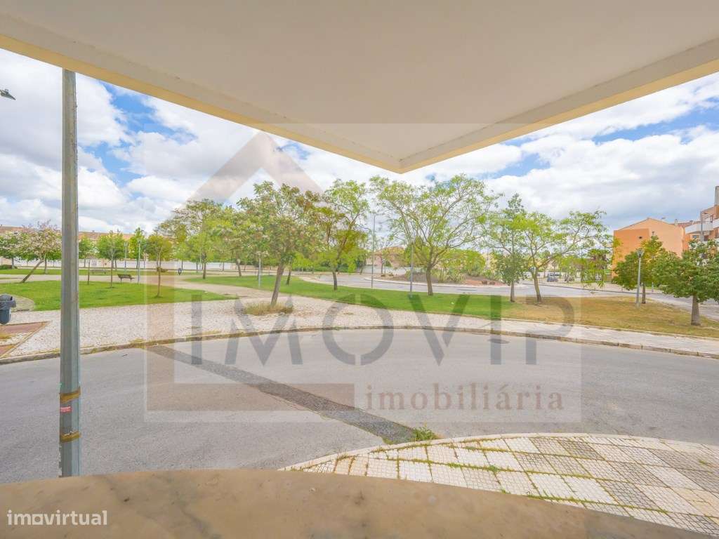 Excelente T2 localizado numa das melhores zonas do Pinhal Novo.-28