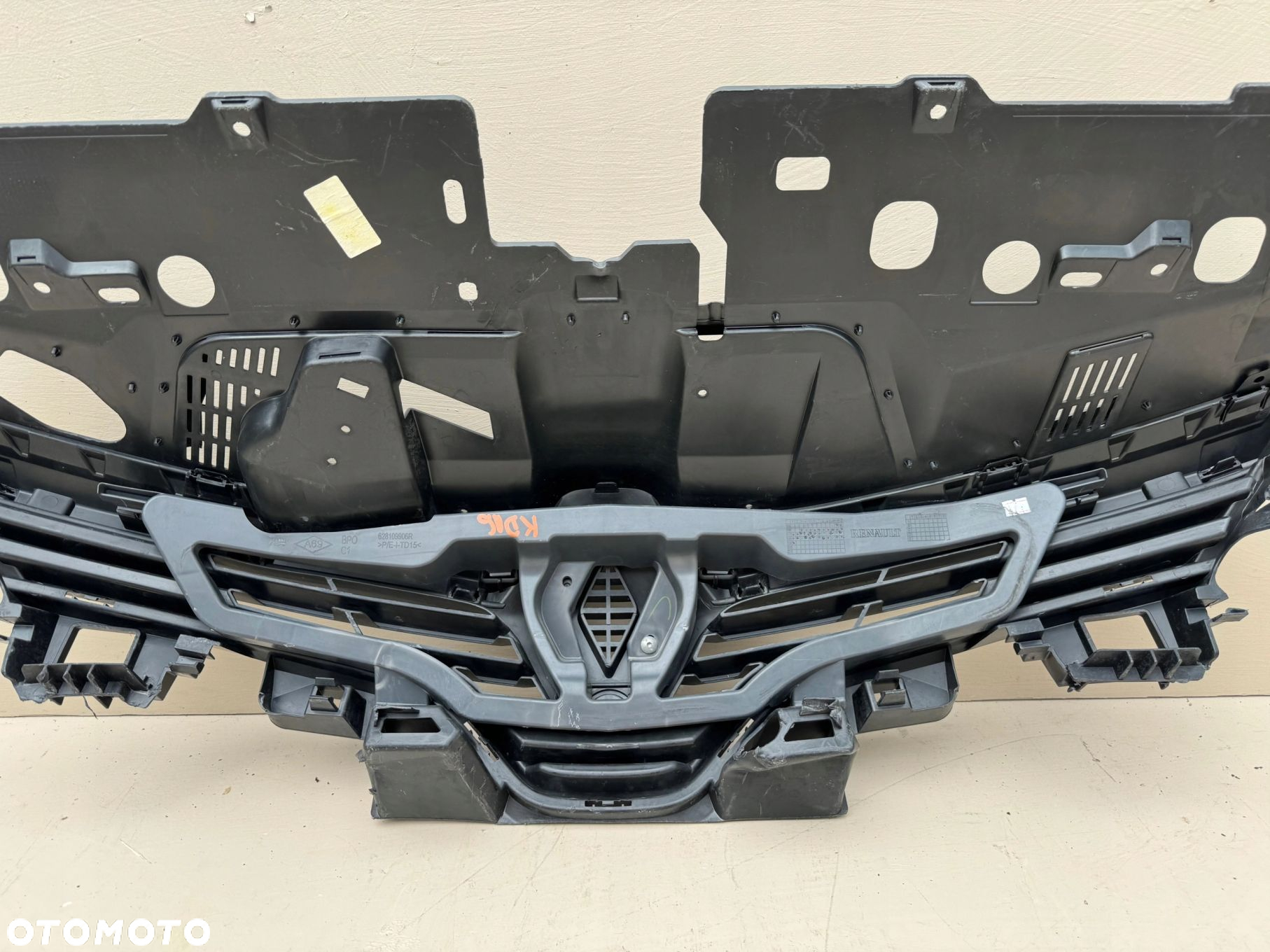 RENAULT CLIO IV 4 12-20R GRILL ATRAPA EMBLEMAT ZDERZAKA PRZÓD 628109906r - 11