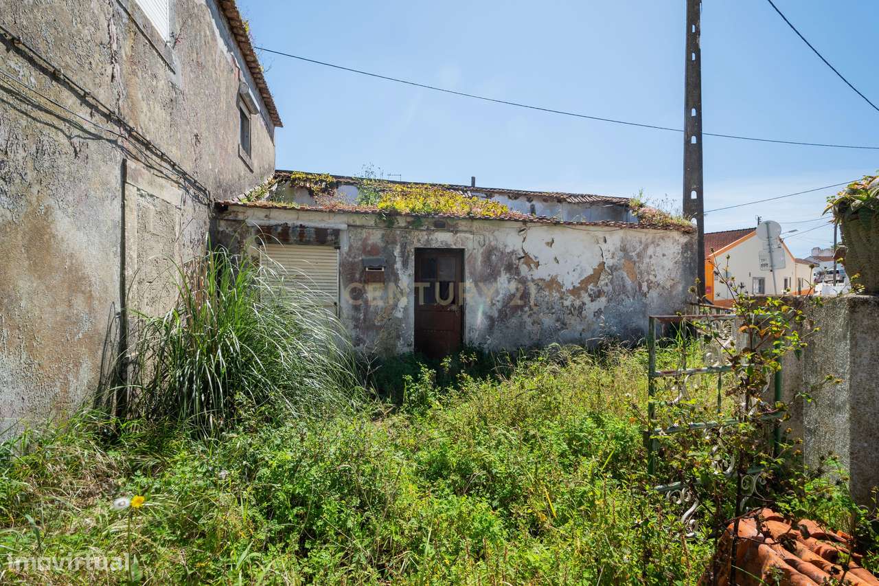 Propriedade com 4754m2 para reabilitação - Grande imagem: 3/15