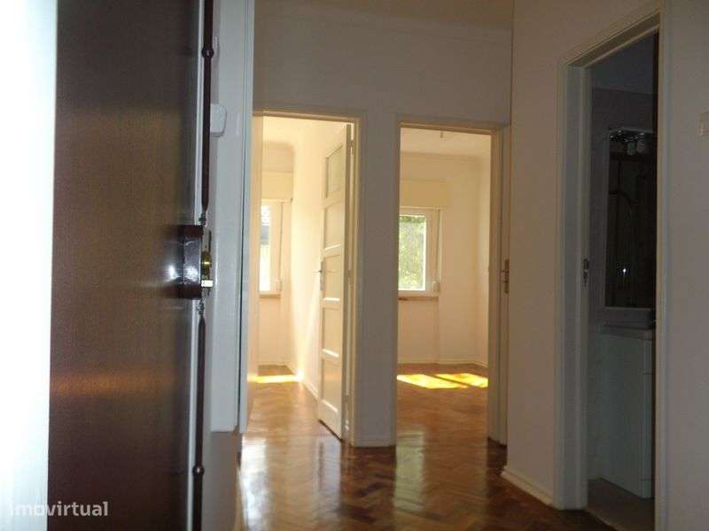 Arrendo T2 em Benfica - Grande imagem: 5/8