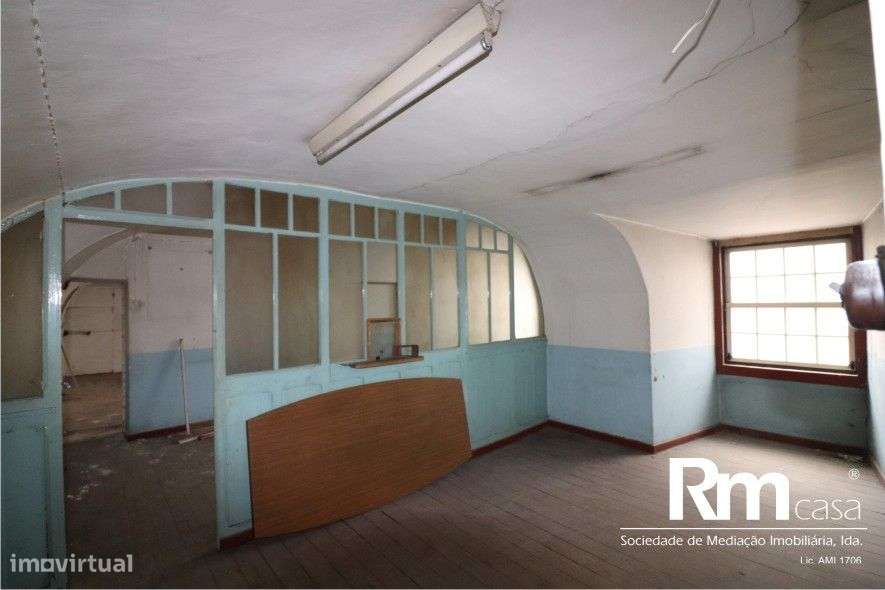 Magnifico prédio devoluto na Rua da Sofia, Largo do Terreiro da Erva-33