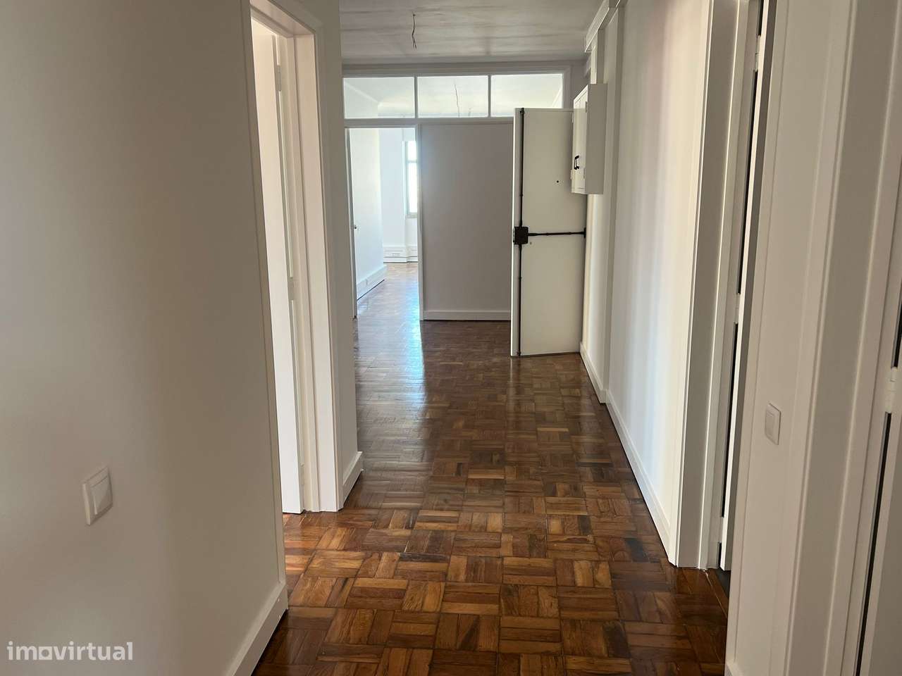 Fantástico escritório na Avenida da República - Grande imagem: 3/17