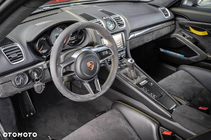 Porsche Cayman GT4 - 10