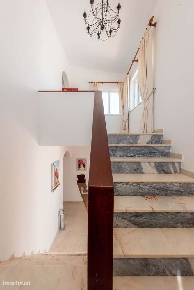 Villa de 4 quartos com personalidade e piscina em Almádena-13