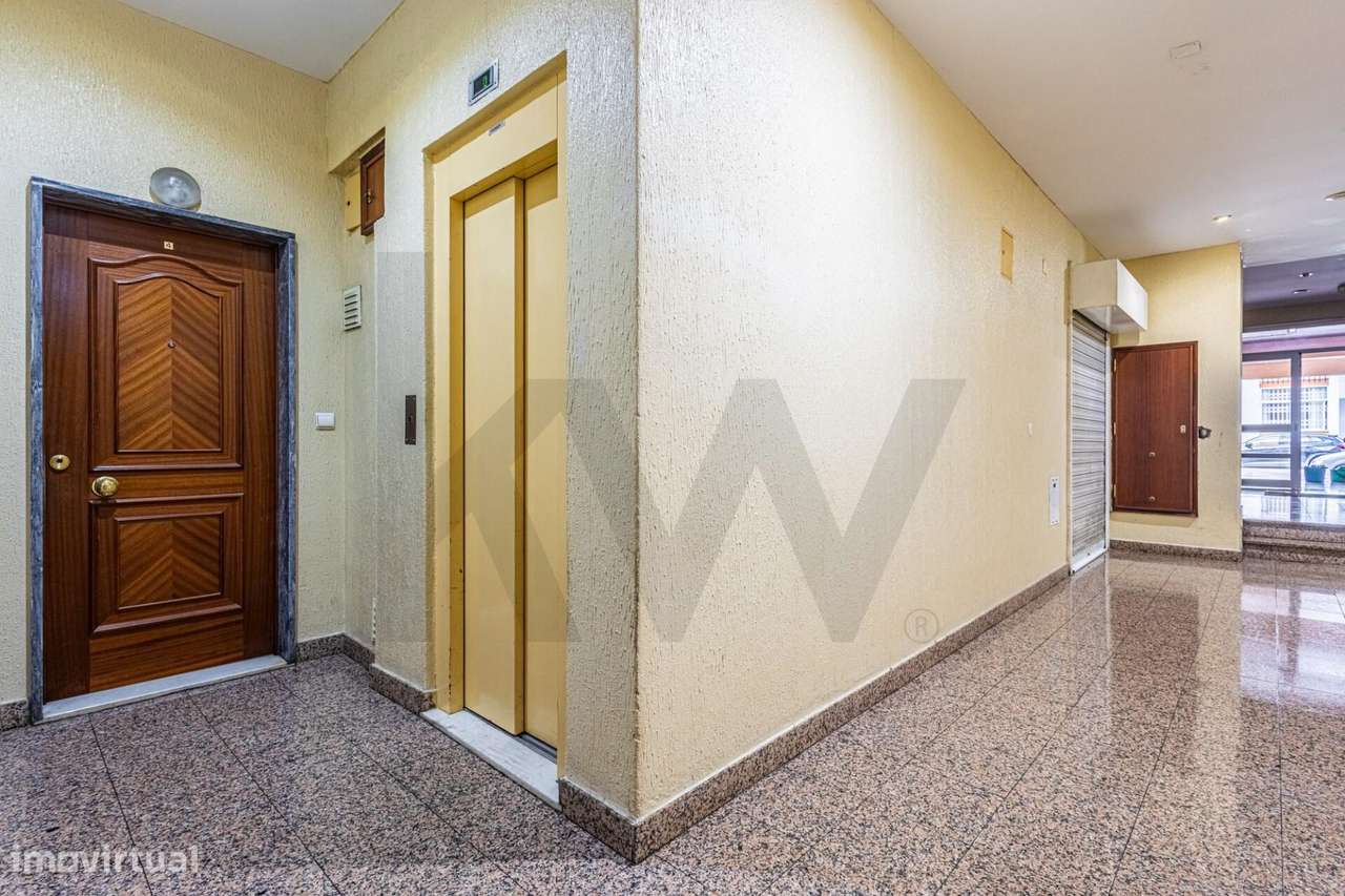 Apartamento T2 com 111 m2 em Monte Abraão-28