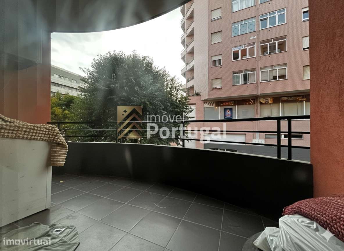 Amplo Ap. T4 Equipado, Prédio com Garagem Box e 2 Elevadores-10