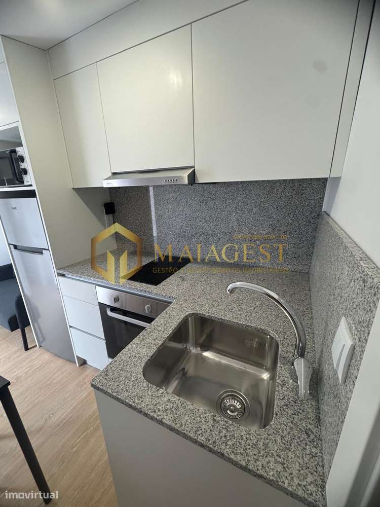 Moradia remodelada dividida em 3 habitações em Canelas-11