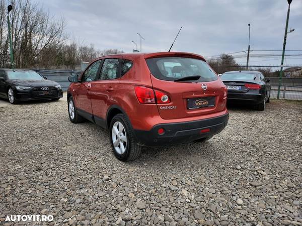 Nissan Qashqai 2.0 dCi 4 x 4 DPF acenta - 4