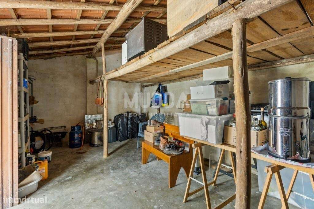 Moradia térrea T3 com anexos e terreno no Campo/Caldas da Rainha-28