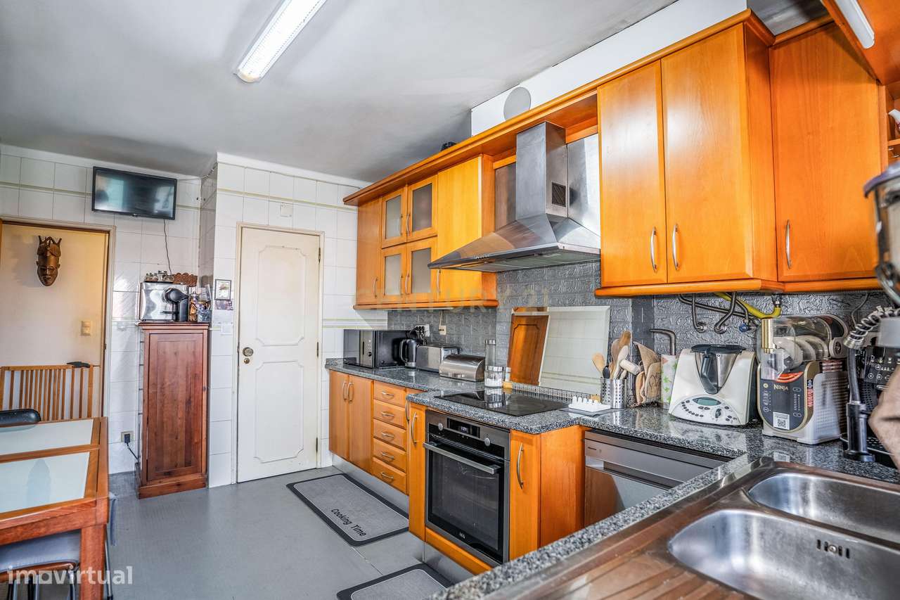 Apartamento Duplex T3+2 com Garagem Box-8