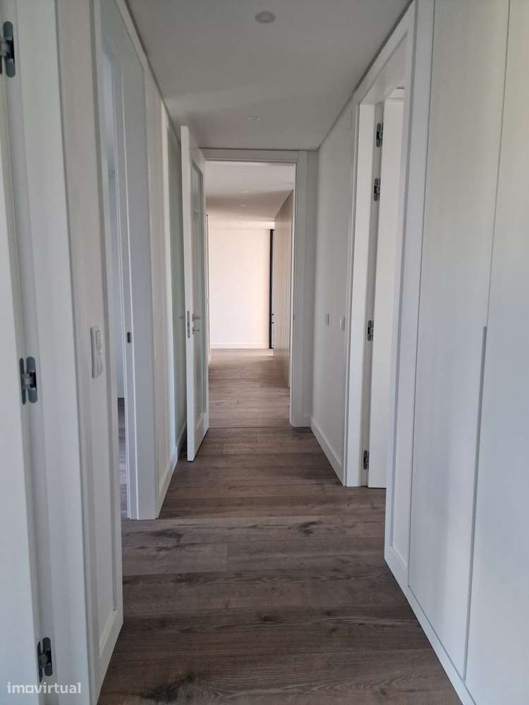 T3 2º Luxo c Estac. Arrecad., Varandas, Vistas jtº Forúm Almada-6