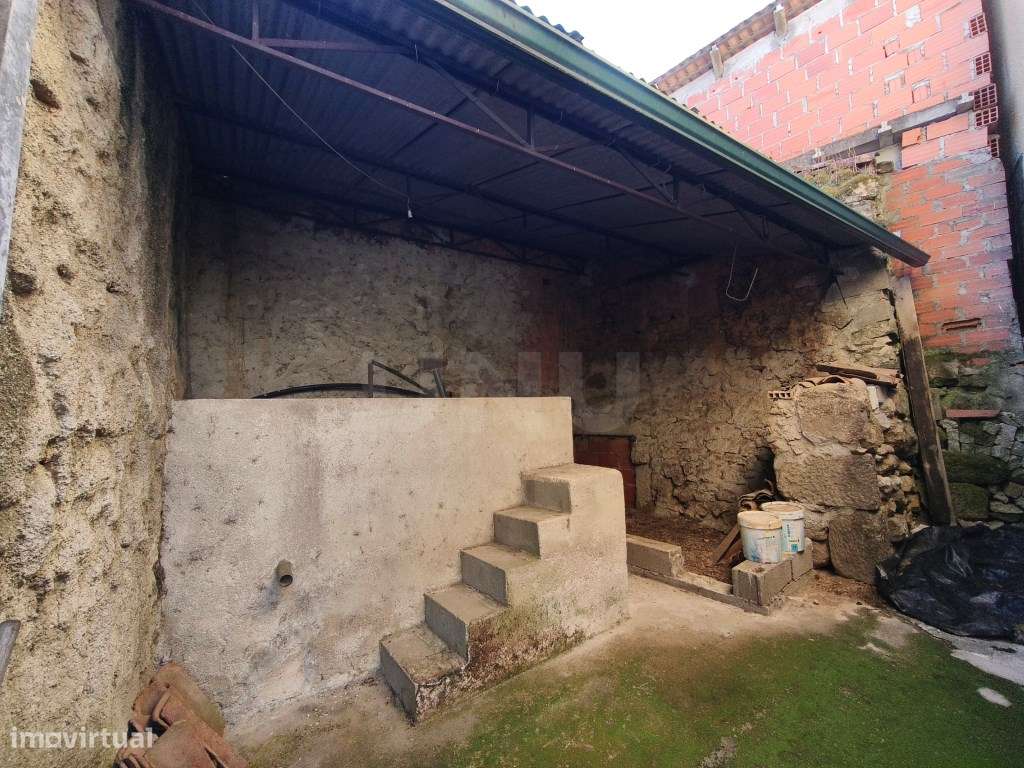 Moradia, em aldeia tranquila, em excelente estado de conservação, p...-35