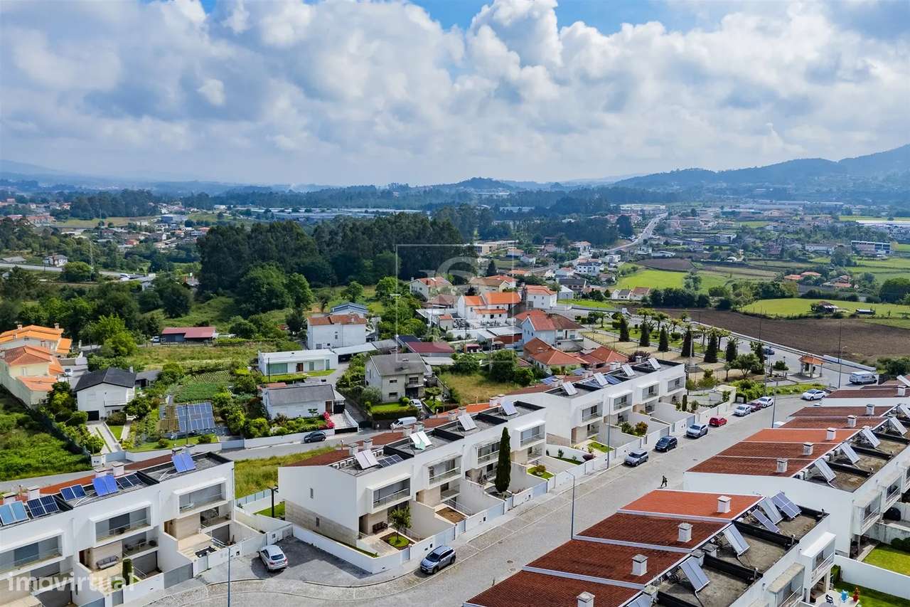 Moradia T4 com 2 Suites em Gamil – Barcelos-44