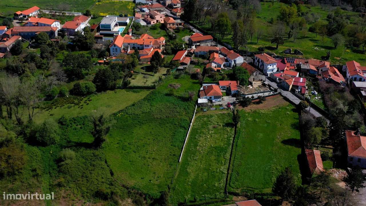 Moradia Histórica com Elevado Potencial de Investimento ou Habitação-17