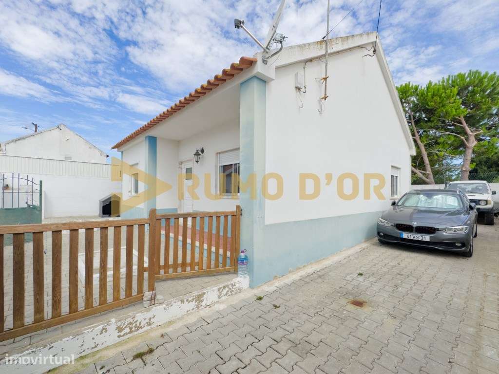 Moradia T2 Térrea em Carambancha, Carregado com 155 m² de Logradouro-24