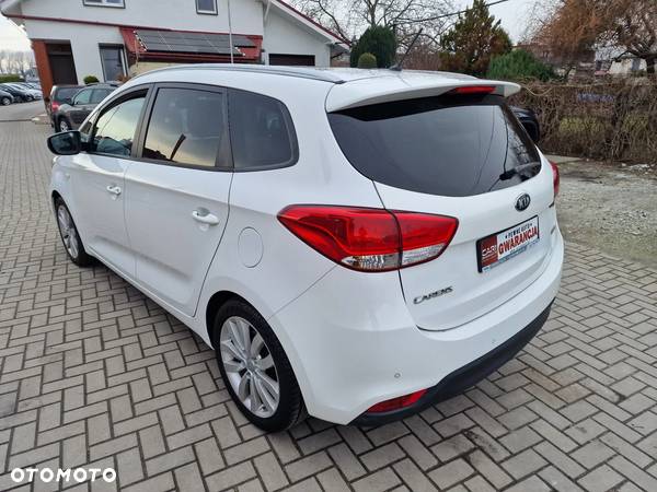 Kia Carens - 4