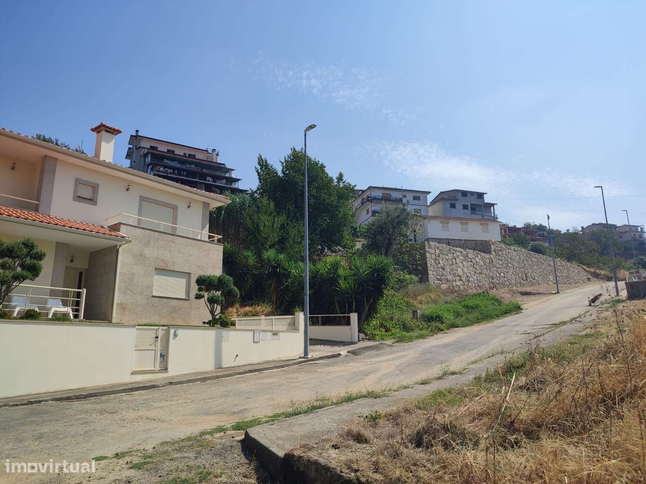 Lote para construção de moradia com 4 frentes, junto ao Rio Douro-6