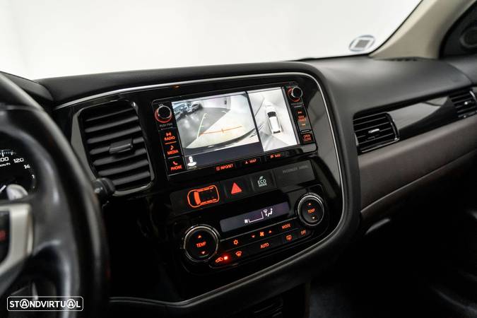 Mitsubishi Outlander 2.0 PHEV Instyle Navi - 11