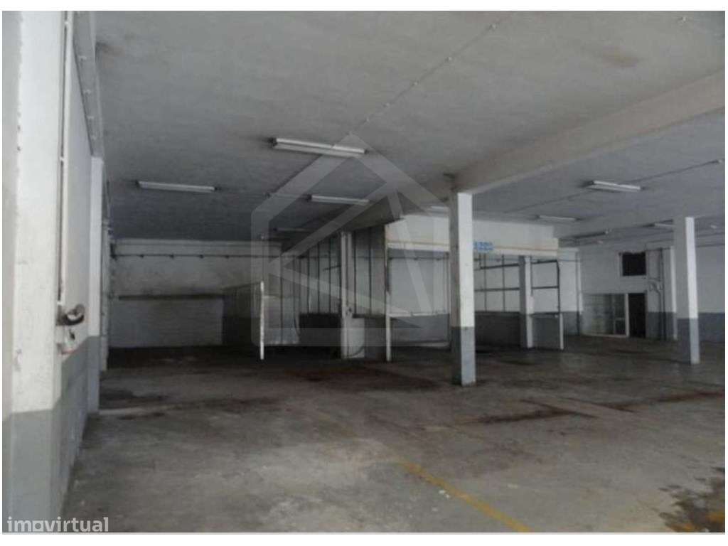 Armazém com 832 m2, em Espinho. - Grande imagem: 4/10