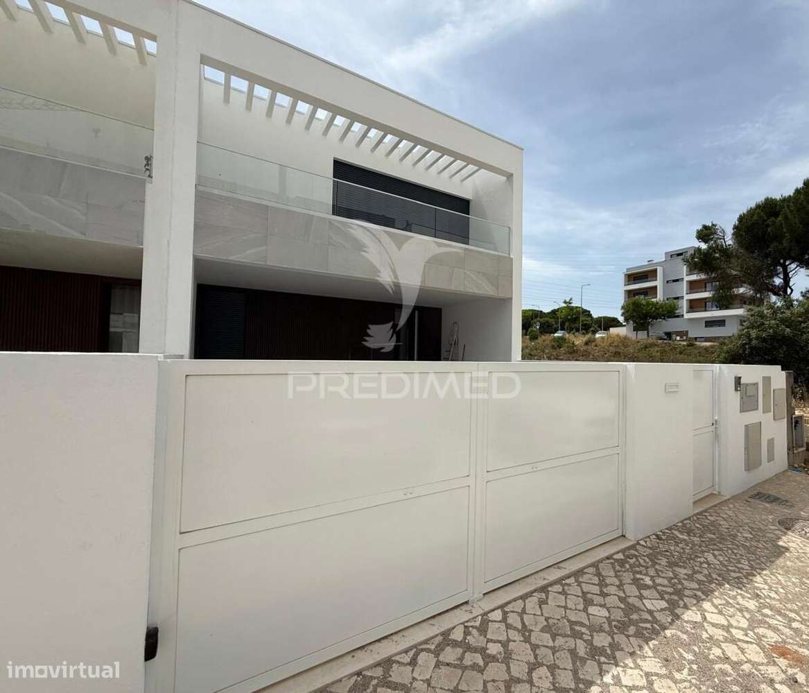 Moradia T3 com acabamentos de Luxo e Piscina - Quinta da Amizade, S... - Grande imagem: 4/40