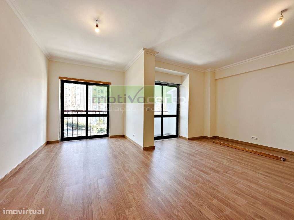 T3 com 3 Varandas e Arrecadação na Serra das Minas, Rio de Mouro. P... - Grande imagem: 4/24