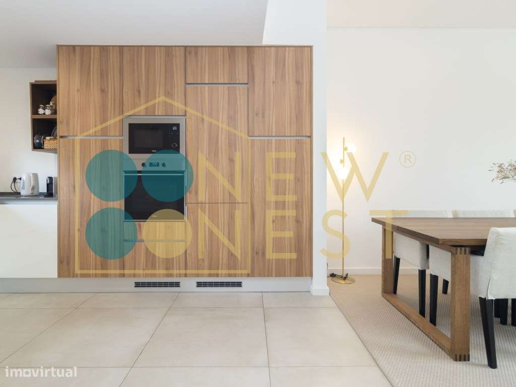 Moradia T3+1 em Banda como Nova com pátio e Vista Castelo de Palmel...-6