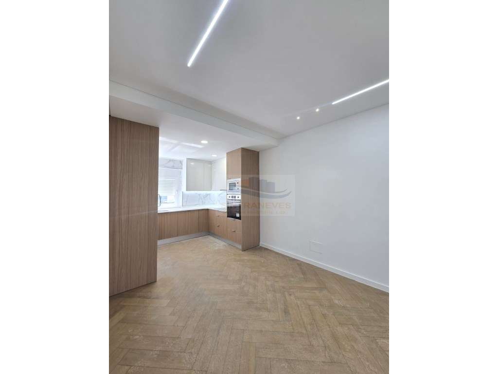 T3 Junto á Urbanização Vila Chã, com 2 WCS e Varandas - Totalmente ...-56