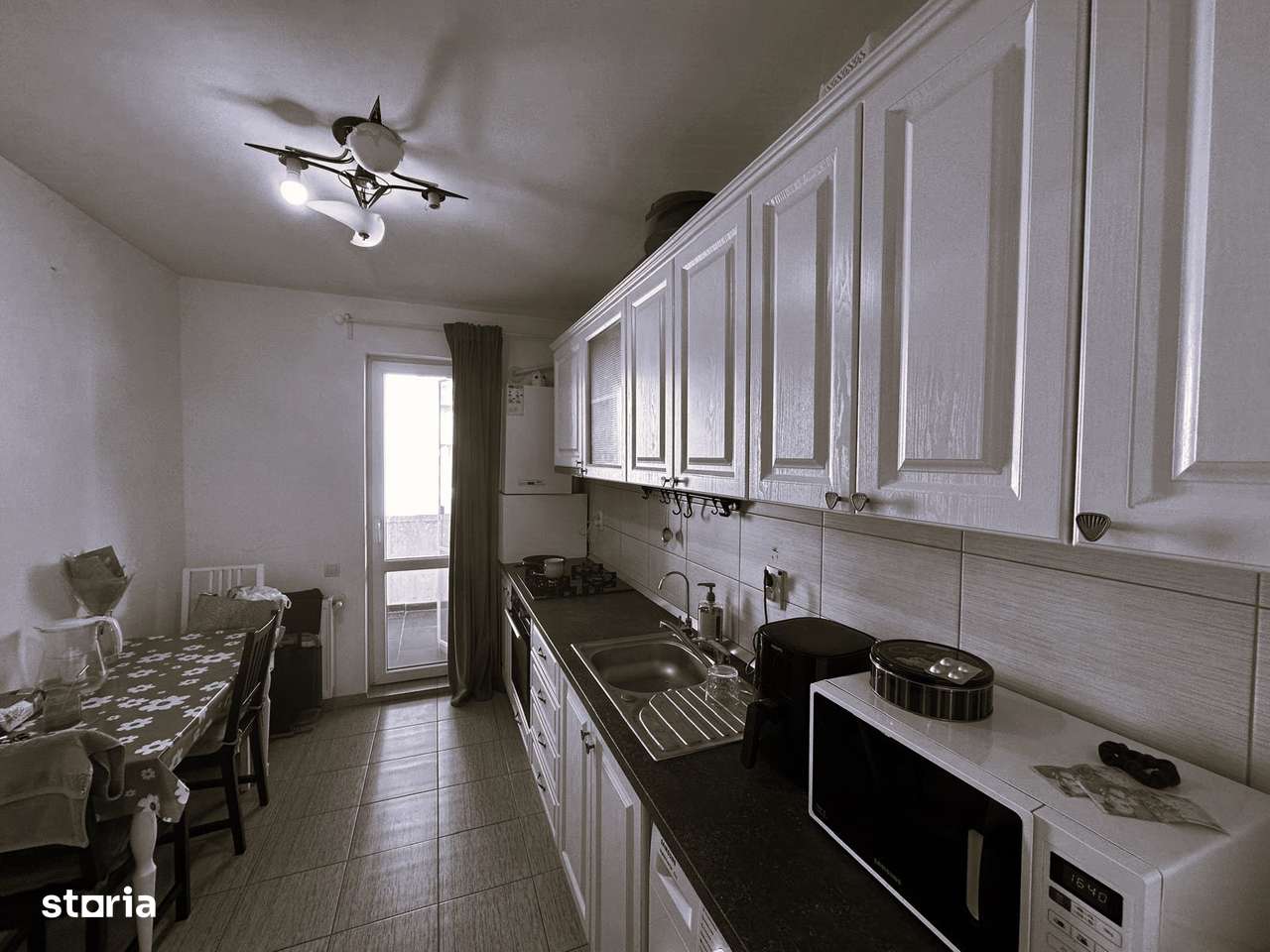 2 camere DECOMANDAT * METROU-3