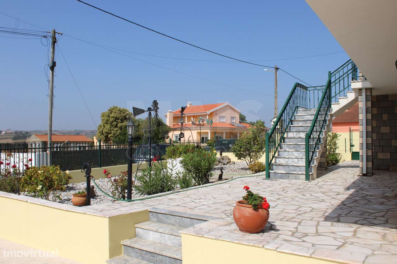 Moradia com 3 Apartamentos Independentes | Ideal AL | Perto da Prai... - Grande imagem: 4/32