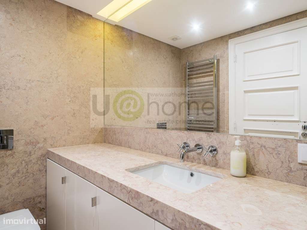 Apartamento T4+ 1 na Lapa-19