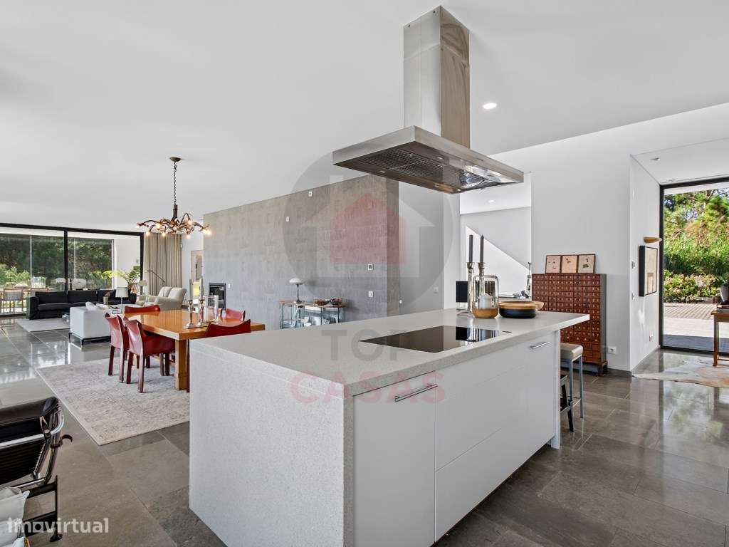 Propriedade contemporânea que combina privacidade, arquitetura e na...-28
