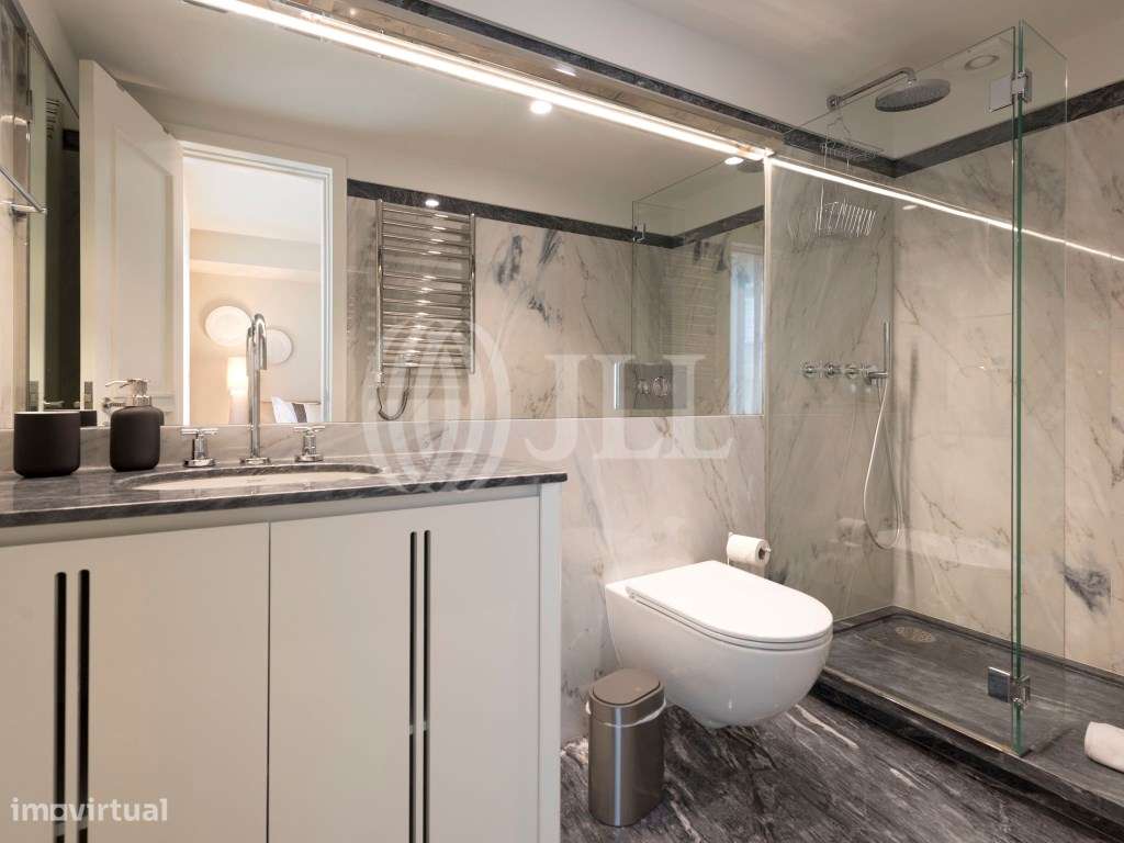 Apartamento T3 com garagem no Edifício Emporium, Porto-5