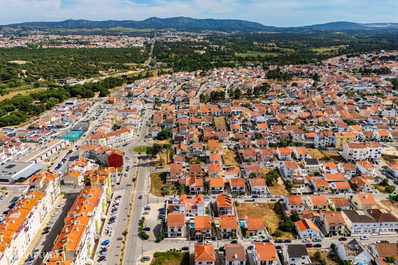 Moradia T3+2 com Piscina e Cave Independente — Quinta do Conde-34