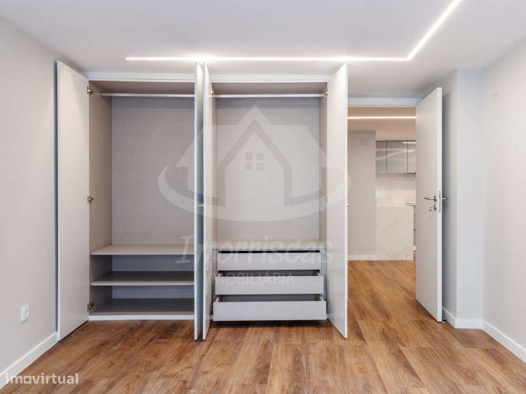 T3 Duplex Remodelado com Entrada Independente no Centro de Sacavém-43