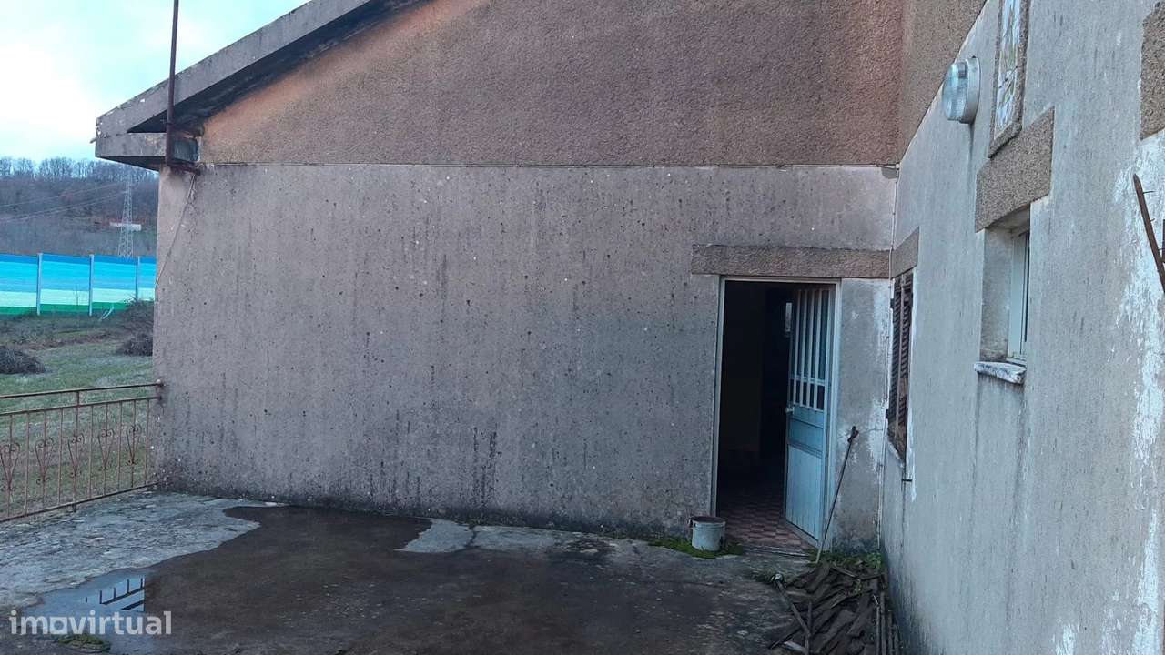 Espaçosa Casa para reabilitar à Venda em Salsas, Portugal - Grande imagem: 3/28