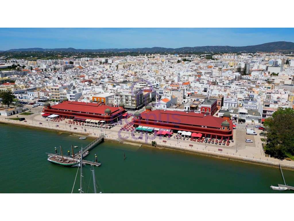 Moradia T2+1 com Garagem e Quintal em Olhão-35