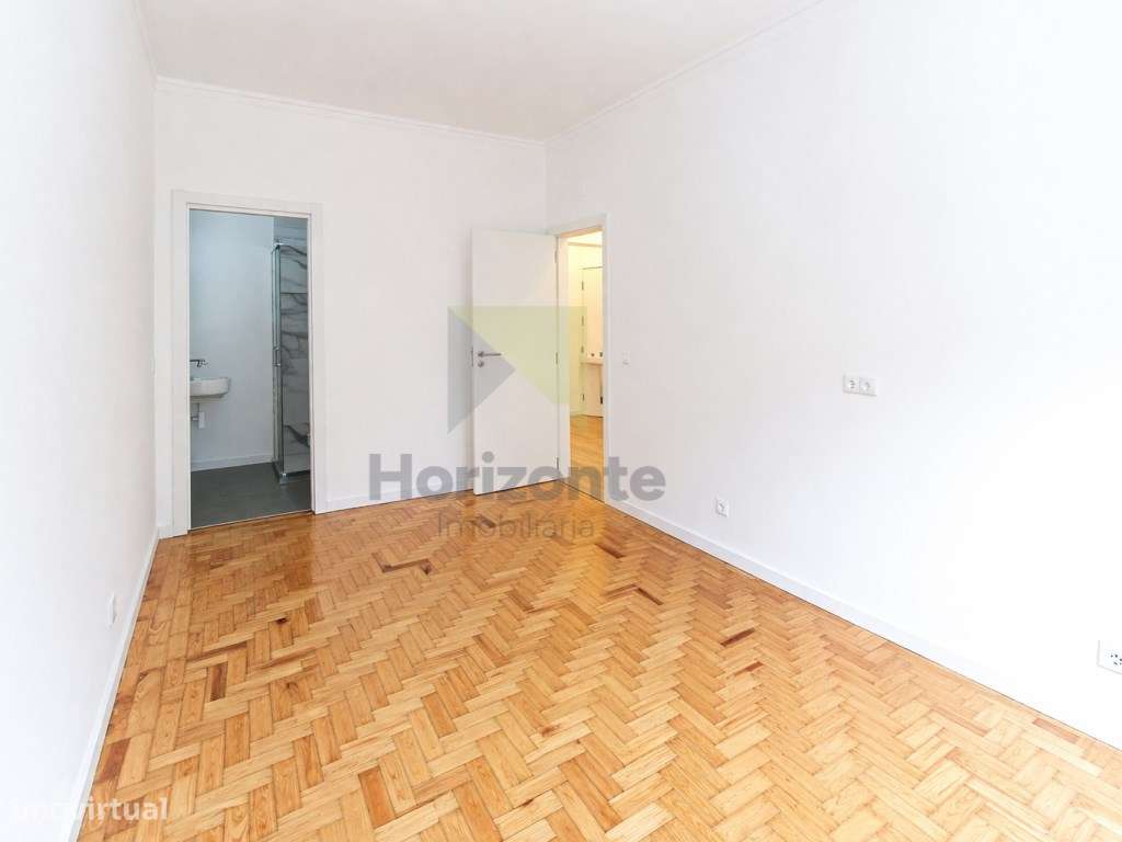 Apartamento T2 Totalmente Remodelado em Benfica-8