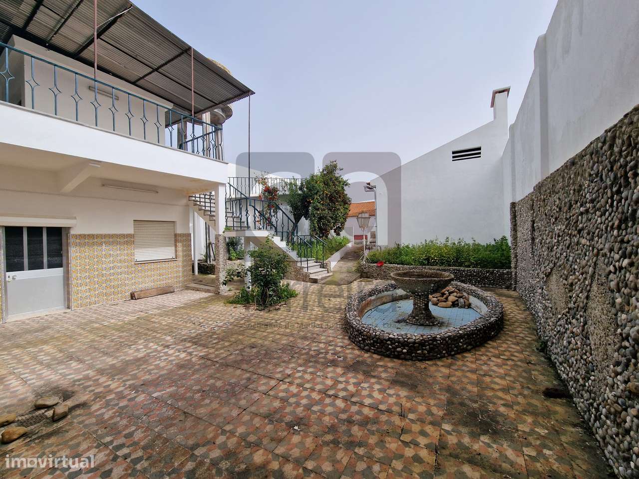 Moradia T4+2 em Almeirim com garagem e quintal-39