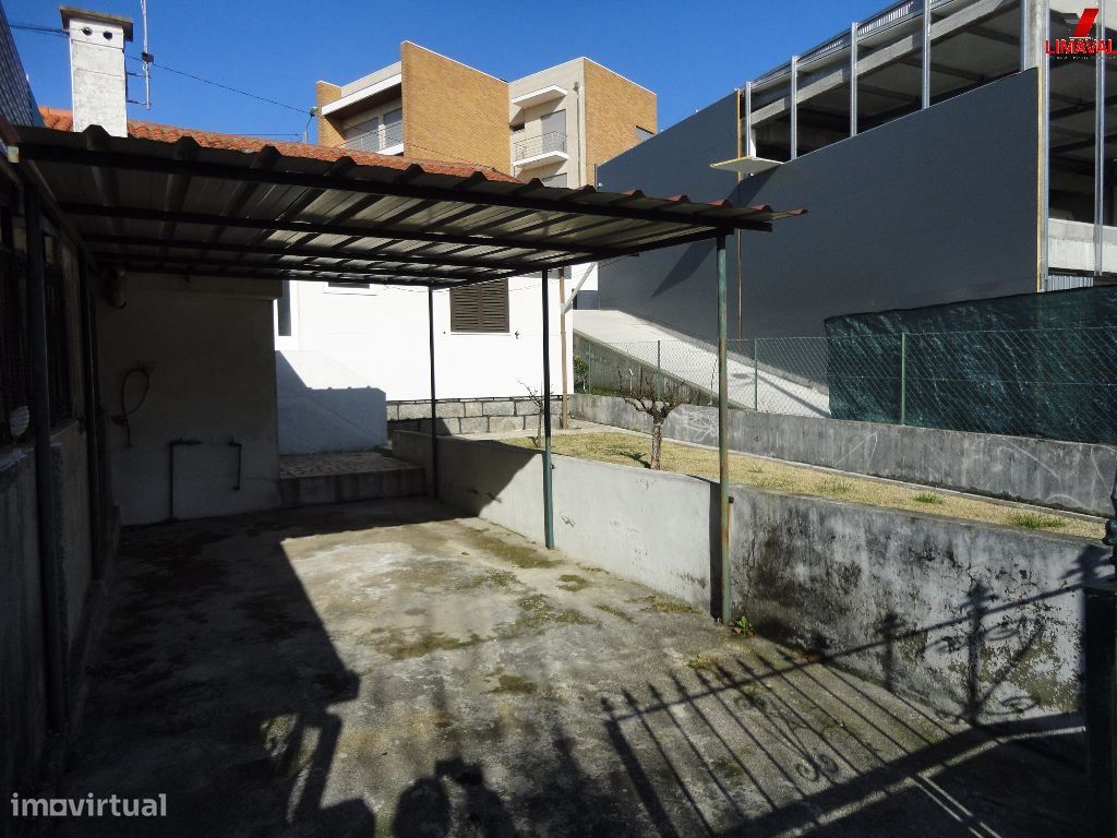 Moradia geminada, recuperada, para arrendamento, Braga - Gualtar