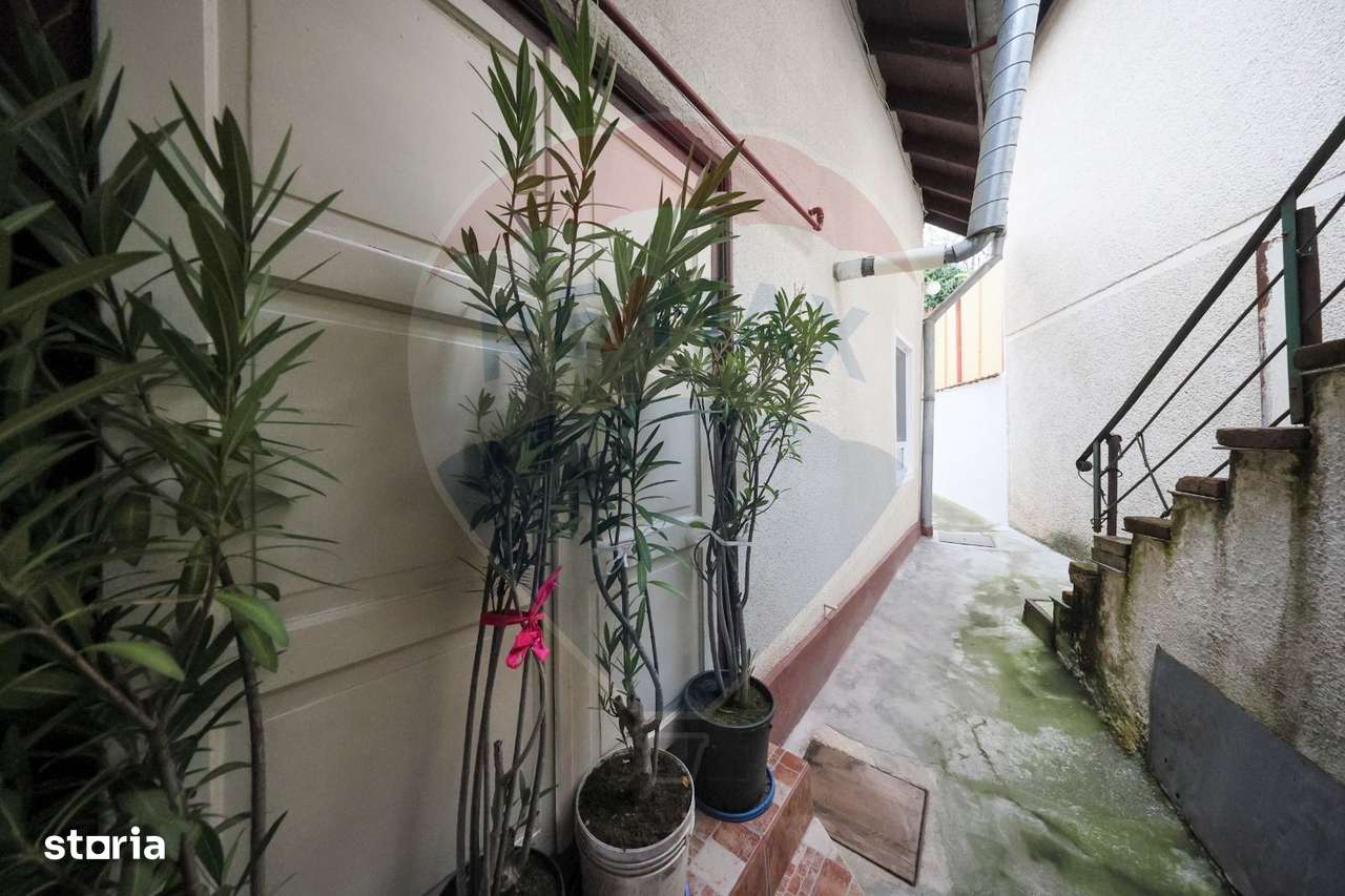 Corp de casă cu 2 studiouri independente, ideal pentru regim hotelier-11