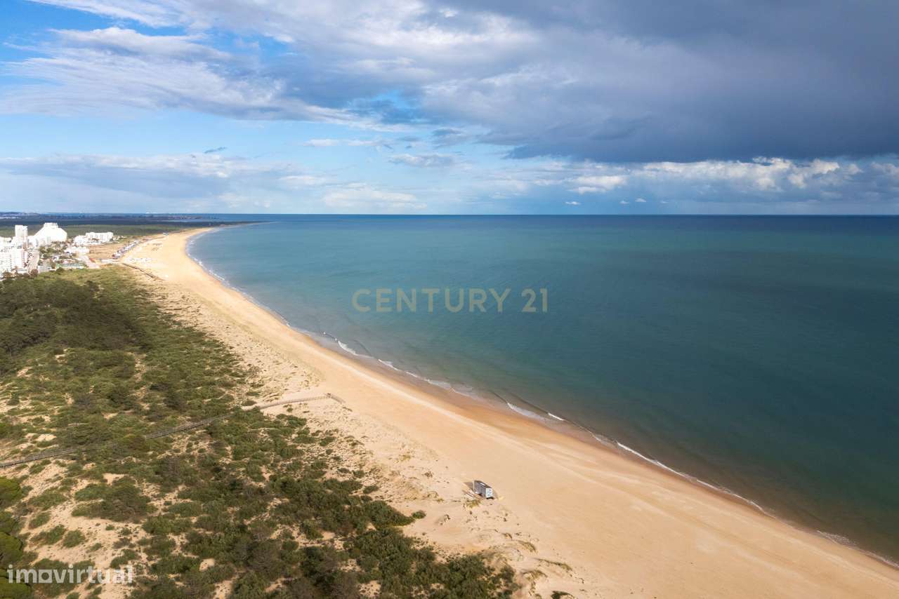 MORADIA T4 MODERNA EM MONTE GORDO, COM PISCINA E JARDIM - Grande imagem: 4/41