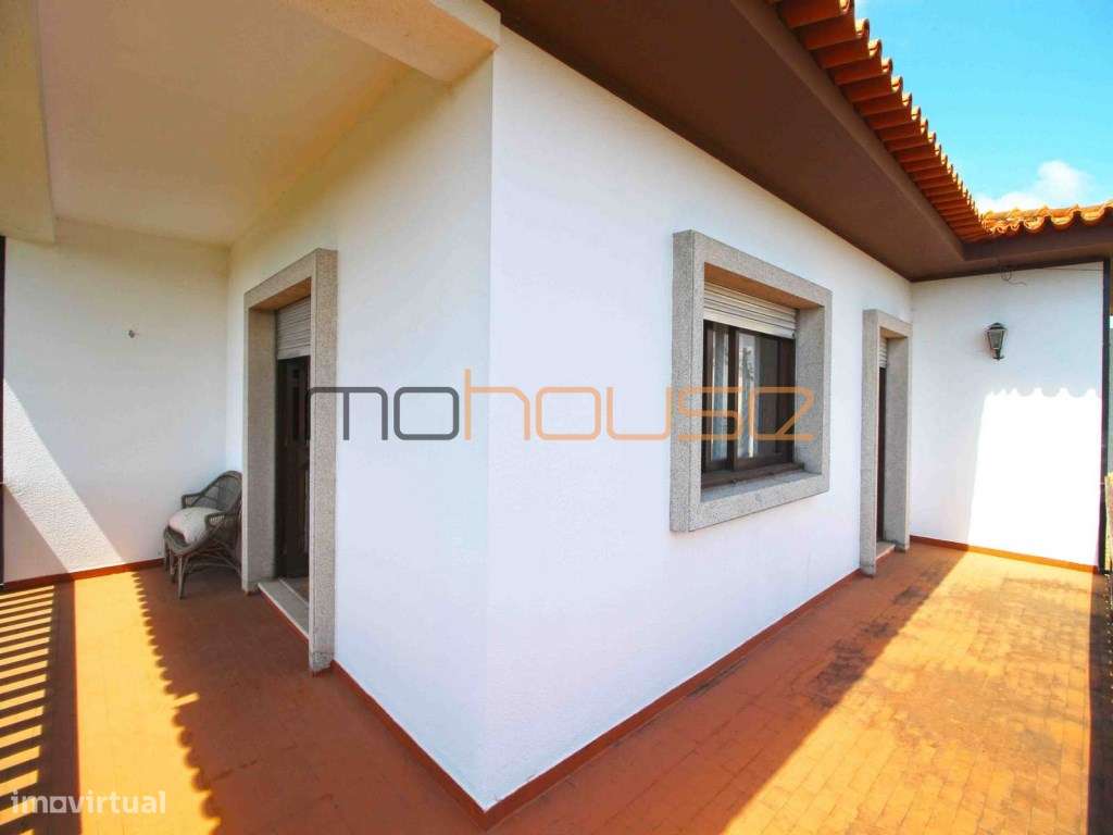 Duas Moradias T6 +T2 e Pomar perto da Praia-22