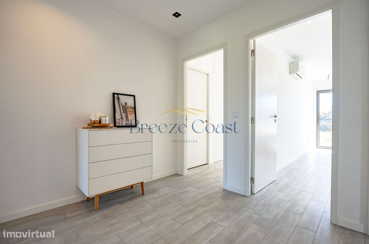 Moradia T4 Contemporânea com Piscina e Vista Desafogada-29